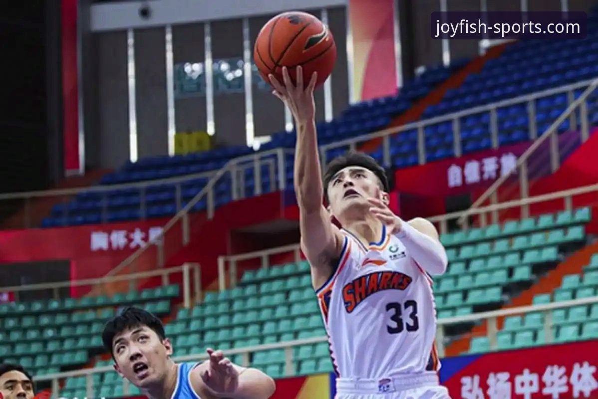 上海男篮十二连胜背后的战术体系与团队韧性深度解析